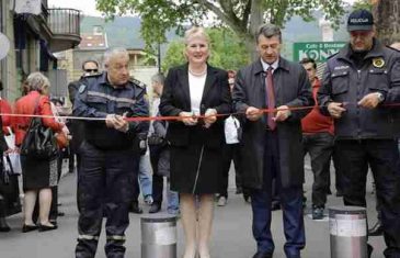 Baščaršija postaje pješačka zona, postavljeni stubići