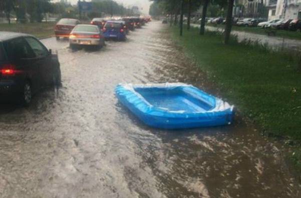 Tokom nevremena: Novo prevozno sredstvo na sarajevskim ulicama