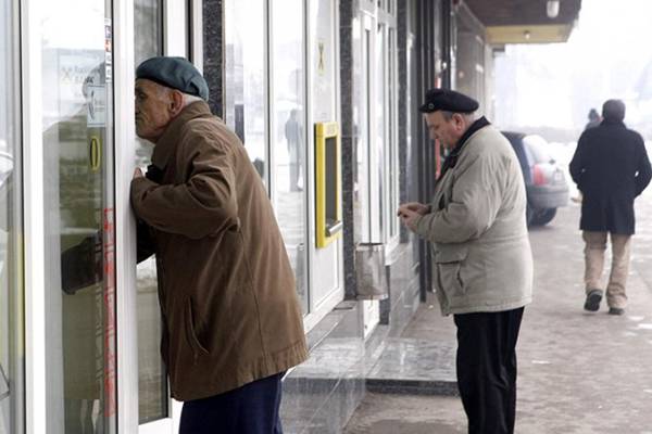 BOSNA I HERCEGOVINA MEĐU NAJSIROMAŠNIJIM ZEMLJAMA SVIJETA: Redovi za besplatan obrok u banjalučkoj javnoj kuhinji surova realnost