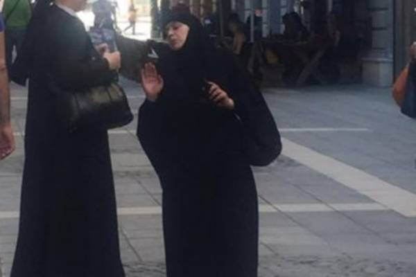 Ljepota Sarajeva: Kad se u srcu šehera sretnu časna sestra i pokrivena muslimanka… (FOTO)