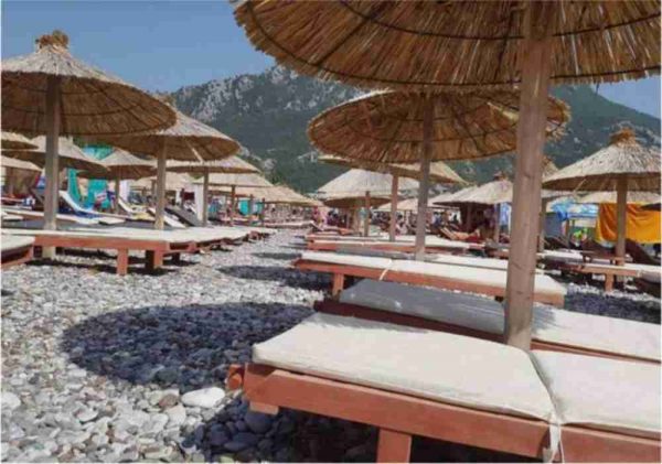 Žena je povela kćer na plažu, iznajmile su ležaljke, a onda im je sve presjelo! (FOTO)