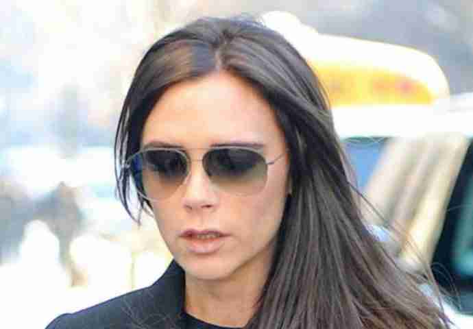 SVI SE PITAJU ZAŠTO SE VICTORIA BECKHAM NIKADA NE SMIJE I UVIJEK NOSI NAOČALE: Ovo je odgovor koji će mnoge iznenaditi