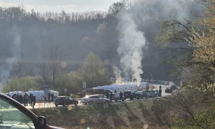 NA GRANIČNOM PRELAZU MALJEVAC IZGORJELA TRI ŠATORA: Dok su vatrogasci dolazili čula se pjesma?!