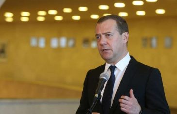 MEDVEDEV IZNEO ŠOKANTAN SCENARIO: KORONA ĆE PROMENITI I SVET I DEMOKRATIJU – 5 LJUDI ĆE ODLUČITI O SUDBINI PLANETE!