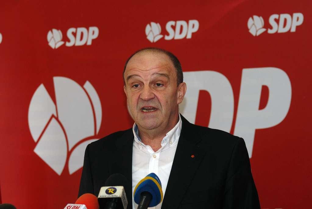 “OVDJE NIJE BIO GRAĐANSKI RAT”: Enver Bijedić oštro reagovao na stav SDP-a da je zahvaljujući politici mržnje pobjeda nacionalnih stranaka ODVELA BiH U RAT