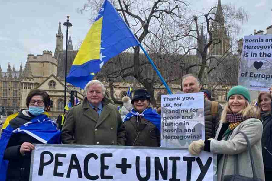 ZA SVJEDOKE RATA BOSNA I HERCEGOVINA JE NEUPITNA: Poslušajte jasne poruke koje su jučer iz Londona uputili general Bob Stewart i čuveni novinar Ed Vulliamy