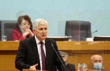 „OVAKO JE KARADŽIĆ PRIJETIO 1992.; ONAJ KO PODVIJE REP PRED OVIM – IZDAJNIK JE…“: Usijanje na  društvenim mrežama, nakon najnovijih prijetnji Dragana Čovića…