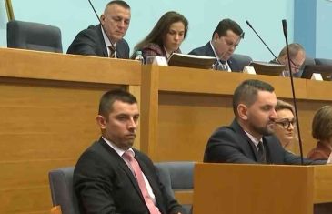 DETALJI HAOSA NA SJEDNICI NARODNE SKUPŠTINE REPUBLIKE SRPSKE: „Provodimo referendum da bismo poslije za njega rekli da je…“